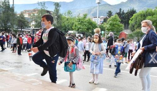 BAZI OKULLARDA YENİ UYGULAMA BAŞLIYOR! Sağlık Bankanı Fahrettin Koca detayları açıkladı