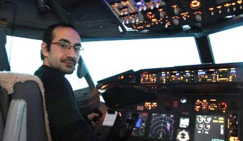 SİMÜLATÖR İLE SANAL UÇUŞ: Alihan Kolaylı hayalindeki uçağın kokpitini yaptı