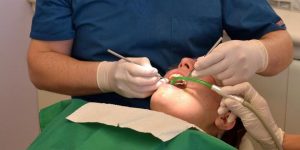 HASTA RANDEVU BULAMIYOR, DİŞ HEKİMLERİ HİZMET VEREMİYOR: Pandemide diş muayeneleri 15 dakikaya düşürüldü.