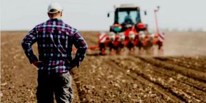 AKARYAKIT ZAMLARI TARIMI BİTİRİYOR: Çiftçi traktörü çalıştıramıyor