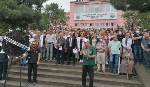 SAĞLIK EMEKÇİLERİNDEN ŞİDDETE KARŞI TEPKİ!  Trabzon’da doktorlar iş bıraktı