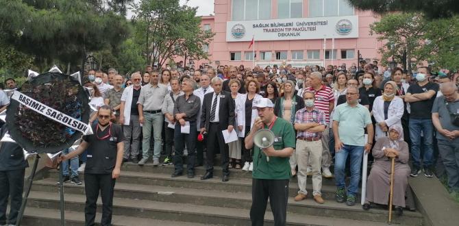 SAĞLIK EMEKÇİLERİNDEN ŞİDDETE KARŞI TEPKİ!  Trabzon’da doktorlar iş bıraktı