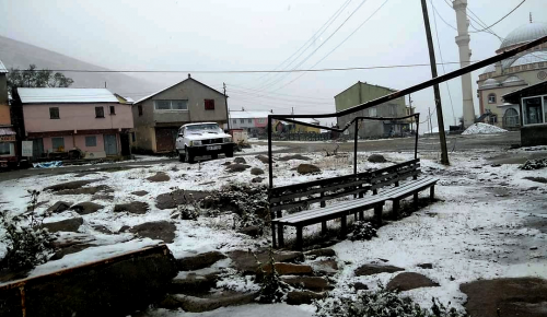 TRABZON’DA SAĞANAK YAĞIŞLAR HAVA SICAKLIĞINI DÜŞÜRDÜ: Trabzon yaylalarına yılın ilk karı yağdı!