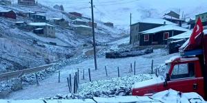KIŞ KAPIYA DAYANDI: Trabzon’un yaylaları beyaza büründü