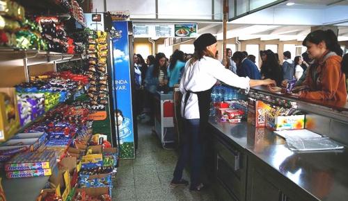 BESLENMEK BİLE LÜKS | Harçlık yetersiz, çocuklar okullarda aç ve susuz kalıyor!