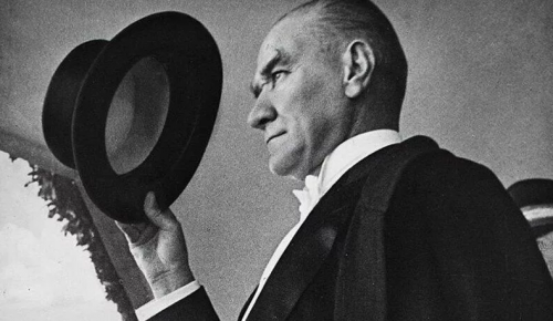 10 KASIM 1938, SAAT 09.05: Türkiye Cumhuriyeti’nin kurucusu Mustafa Kemal Atatürk’ün hayata vedasının 84. Yıldönümü