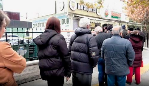 EMEKÇİ YOKSUL HALK KESİMİNDE HAYAT KURŞUN GİBİ AĞIR | Ucuz gıda için kuyruklar uzuyor