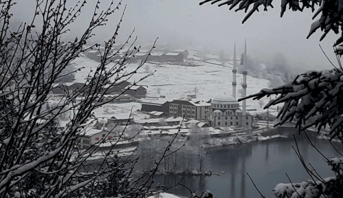 UZUNGÖL’E MEVSİMİN İLK KARI YAĞDI!