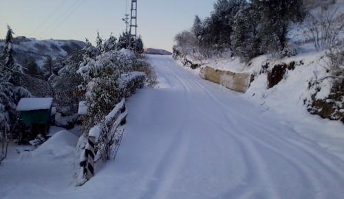 KAR YAĞIŞI KARA VE HAVA ULAŞIMINI ETKİLEDİ