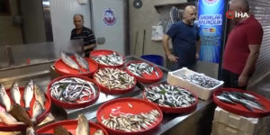 TRABZON’DA BALIK ÇEŞİTLERİ TEZGAHLARDA YERİNİ ALDI