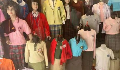 YOKSUNLUK GÖZARDI EDİLİYOR! Aileleri okulun armalı kıyafetlerini alamayan çocuklara baskı yapılıyor