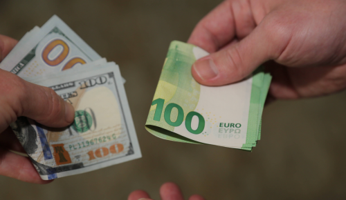 DÖVİZ KURLARINDA YÜKSEK SEYİR DEVAM EDİYOR: Euro 31 TL bandını aştı, Dolar 28,6957 liradan işlem görüyor
