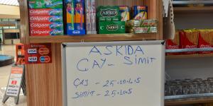YOKSULLUĞUN HER GEÇEN GÜN DERİNLEŞTİĞİ TÜRKİYE’DE YAŞAMLAR ‘ASKIYA’ ALINDI: Kantinde ‘askıda simit’