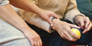 ALZHEİMER İÇİN YENİ İLAÇ TEDAVİSİ: Hastalığa yol açan proteini temizliyor