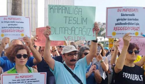 MEB, ‘MAARİF MODELİ’Nİ UYGULAMAKTA KARARLI: Kendi yazdı kendi oynuyor