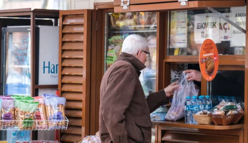 YOKSULLUKTA ZİRVEYE YERLEŞTİ | 2018 Haziran’da 4.81 TL olan dolar 39 TL’yi, 25.000 TL yoksulluk sınırı 81.000 TL’yi aştı