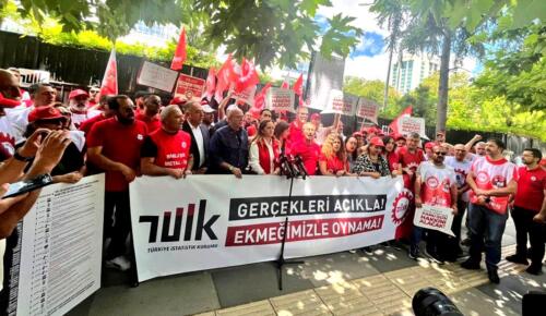 DİSK’TEN TÜİK ÖNÜNDE ZAMLARA TEPKİ!…”Gerçekleri açıkla, ekmeğimizle oynama”