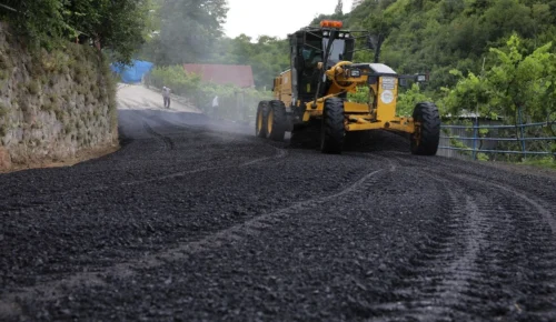 AKÇAABAT BELEDİYESİ ASFALTLAMA ÇALIŞMALARINA DEVAM EDİYOR: Tüm mahalleler asfaltlanacak