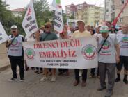 EMEKLİLER İSYANDA: Aylıklar açlık sınırının kat kat altında