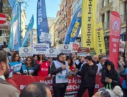 HEKİMLER ALANLARA ÇIKTI: “Maaş kesintilerine son verin” Halk sağlığı göz ardı ediliyor