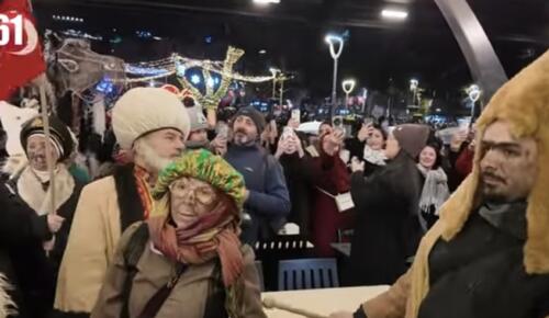 TRABZON MEYDAN PARKI’NDA KALANDAR: Çoşkuyla, renkli görüntülerle kutlandı