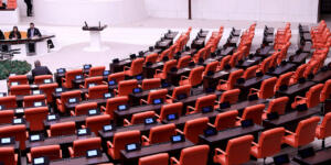 MİLLETVEKİLİ MAAŞI NE KADAR? Milletvekili maaşı, en düşük emekli maaşları kıyaslaması 2026(güncel)