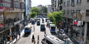 TRABZON’DA DOLMUŞLAR YENİ YERLERİNE TAŞINIYOR: İlçe minibüsleri Hanife Hatun Camii’nin batısında yeni yerlerine gidecek