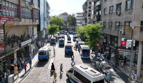 TRABZON’DA DOLMUŞLAR YENİ YERLERİNE TAŞINIYOR: İlçe minibüsleri Hanife Hatun Camii’nin batısında yeni yerlerine gidecek