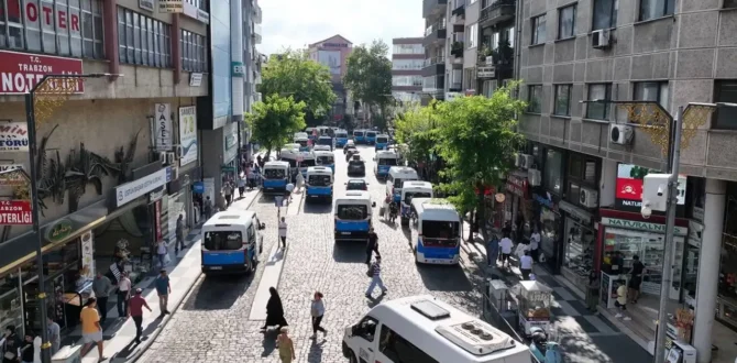 TRABZON’DA DOLMUŞLAR YENİ YERLERİNE TAŞINIYOR: İlçe minibüsleri Hanife Hatun Camii’nin batısında yeni yerlerine gidecek