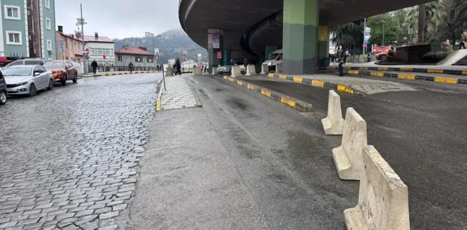 YENİ ULAŞIM DÜZENLEMESİNE HALK DA DOLMUŞÇULAR DA TEPKİLİ: “KTÜ köprü altı uygulaması geri çekilsin”