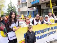 BÜRO EMEKÇİLERİ SENDİKASI’NDAN SGK ÖNÜNDE EMEKLİLİK PROTESTOSU: “Çalışırken yoksullaşmaya, emeklilikte sefalete hayır!”