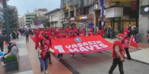 TRABZON’DA GÖRKEMLİ BÜYÜK 1 MAYIS: Emeğin sesi yükseldi
