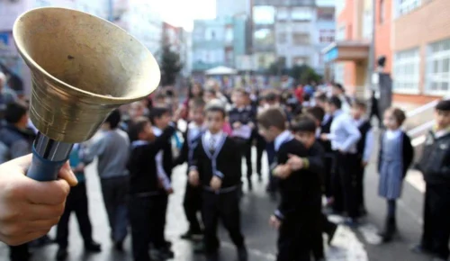 18 MİLYON ÖĞRENCİ KARNE ALDI, YAZ TATİLİ BAŞLADI