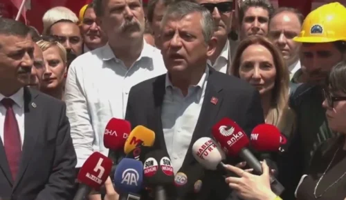 MUHALEFET PARTİLERİ DORUK MADENCİLİK İŞÇİLERİNDEN YILDIZLAR HOLDİNG ÖNÜNDE: Özgür Özel, Emek haktır, işçiler bu parayı kamuoyu desteğiyle alacak
