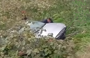MAHALLEMİZ GELİYA/ KARAÇAM MAHALLESİNDE OTOMOBİL FINDIK BAHÇESİNE YUVARLANDI