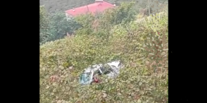 GELİYA/ KARAÇAM’DA OTOMOBİL FINDIK BAHÇESİNE YUVARLANDI